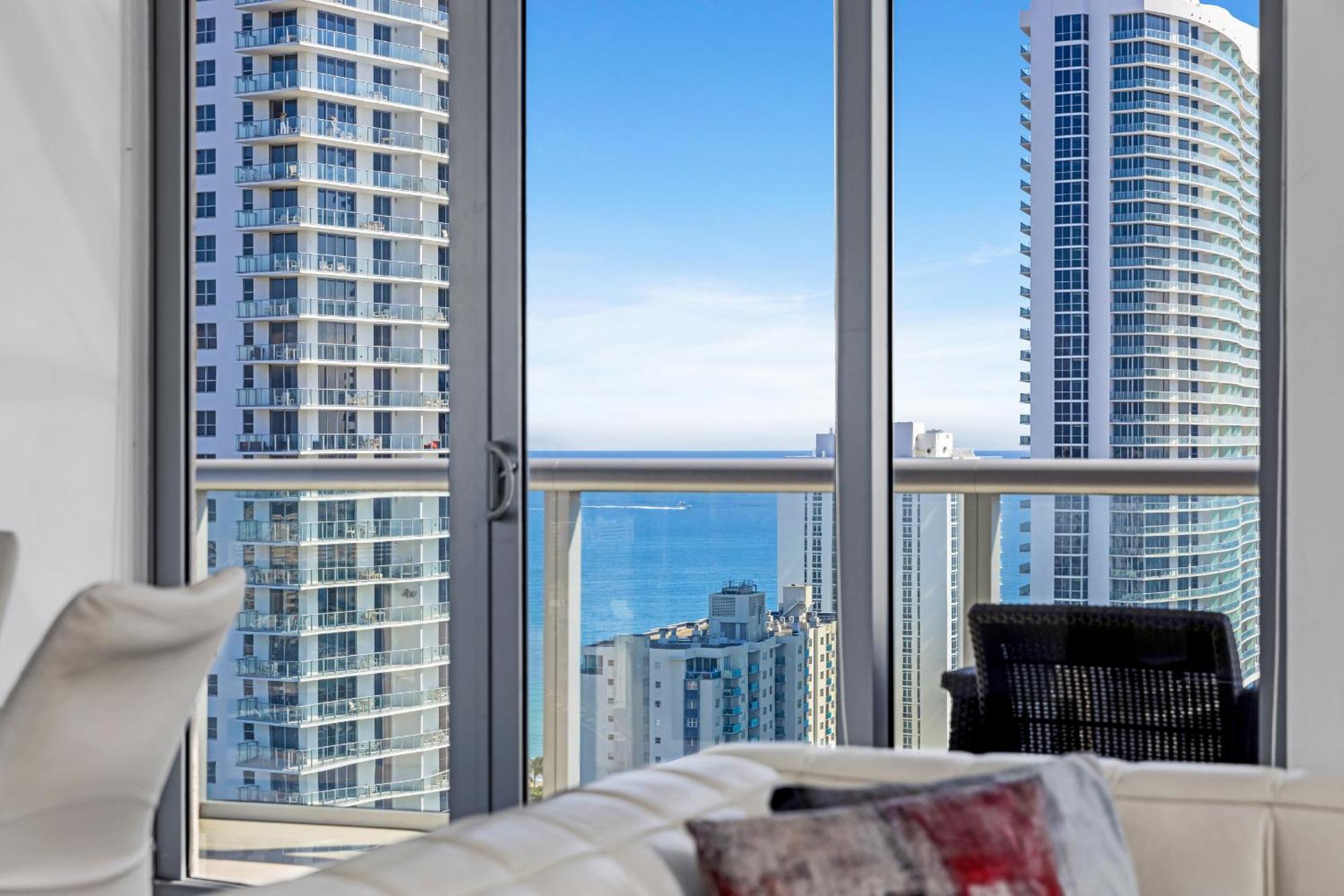 Resort-Style Living With Direct Ocean Views - 3Br Beauty ฮาลลันเดลบีช ภายนอก รูปภาพ
