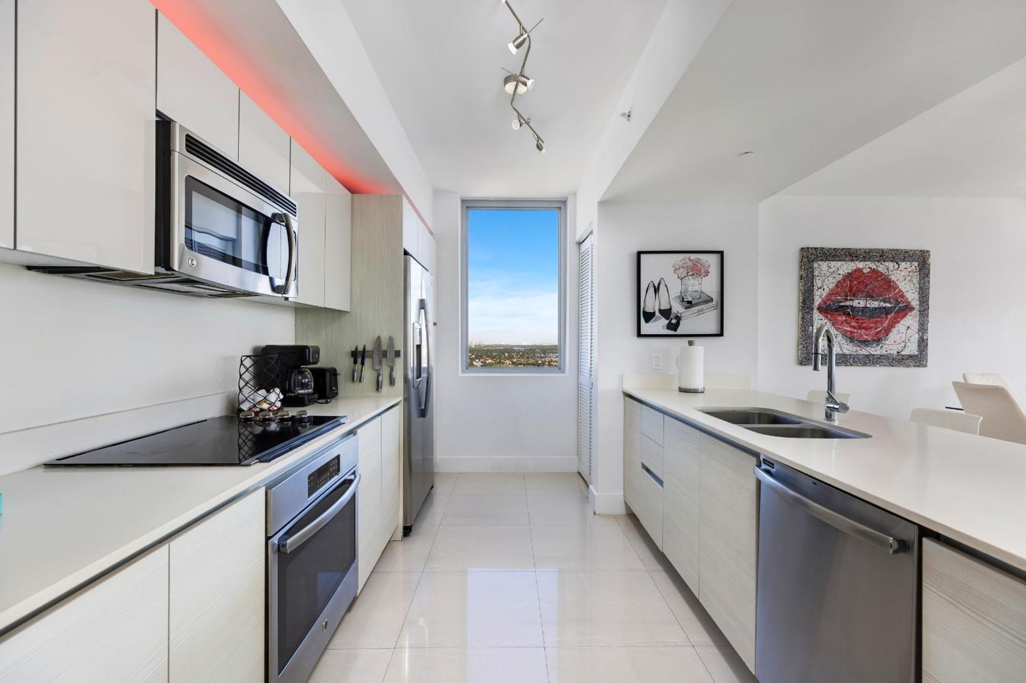 Resort-Style Living With Direct Ocean Views - 3Br Beauty ฮาลลันเดลบีช ภายนอก รูปภาพ