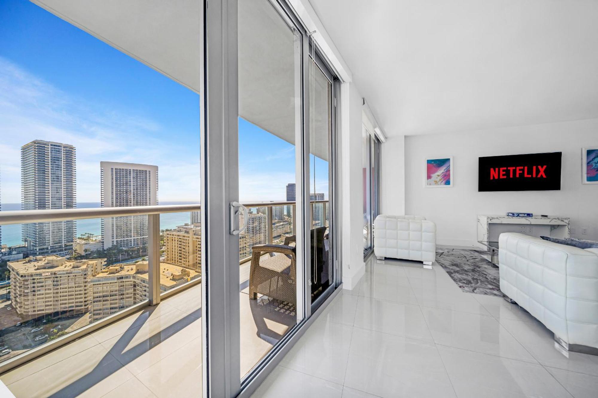 Resort-Style Living With Direct Ocean Views - 3Br Beauty ฮาลลันเดลบีช ภายนอก รูปภาพ